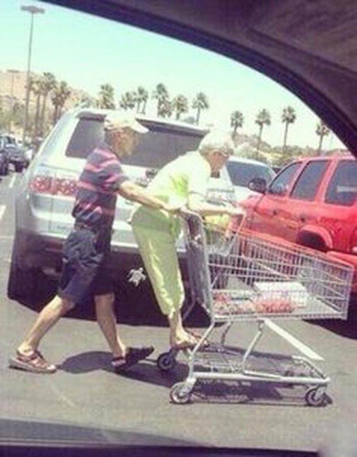 20 Adorable Pictures Of Elderly Couple Prove That True Love Never Ends 14
