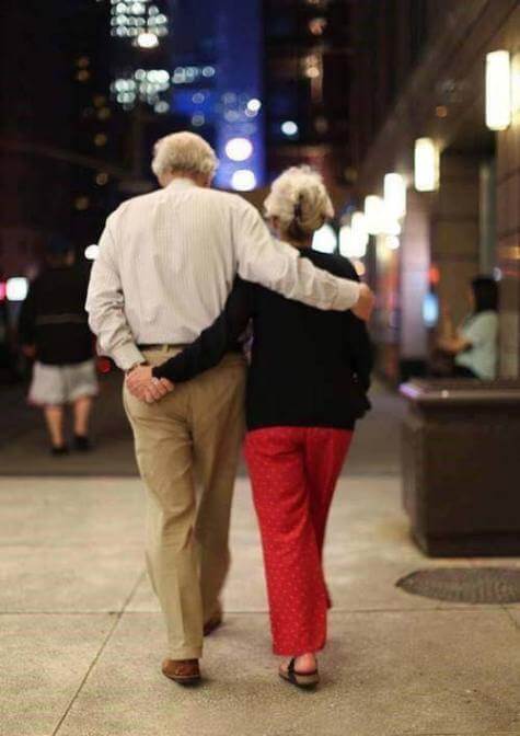 20 Adorable Pictures Of Elderly Couple Prove That True Love Never Ends 15