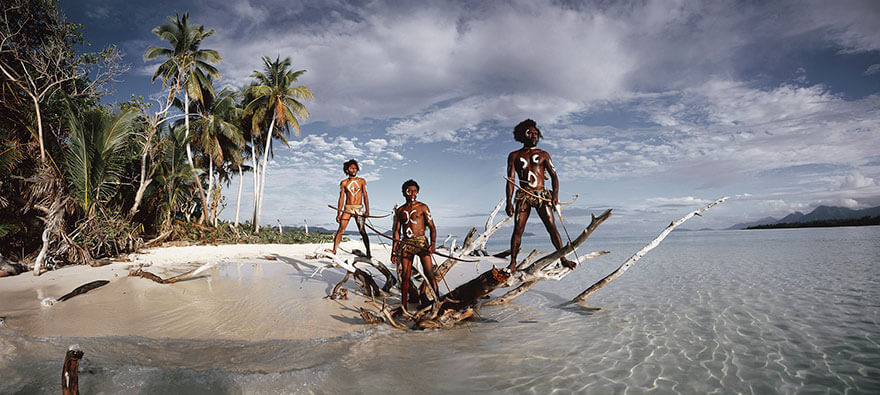 21 Stunning Pictures Of Isolated Tribes From All Around The Globe 10