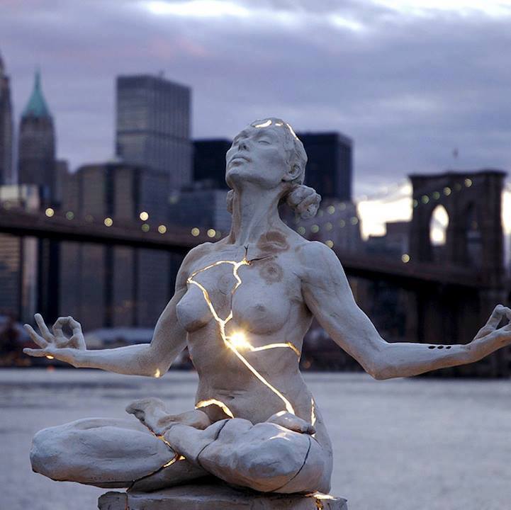 30 Of The World's Most Incredible Sculptures That Took Our Breath Away   Expansion Sculpture In Brooklyn Bridge