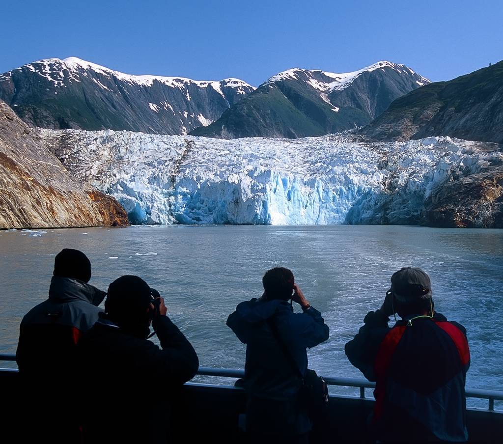 Pax Viewing Sawyer Glacier 2