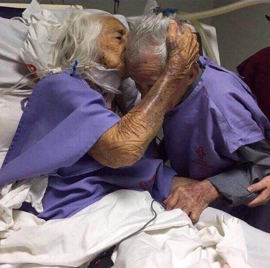 20 Adorable Pictures Of Elderly Couple Prove That True Love Never Ends 12