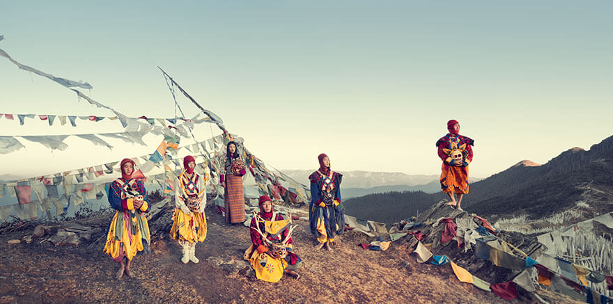 21 Stunning Pictures Of Isolated Tribes From All Around The Globe 18