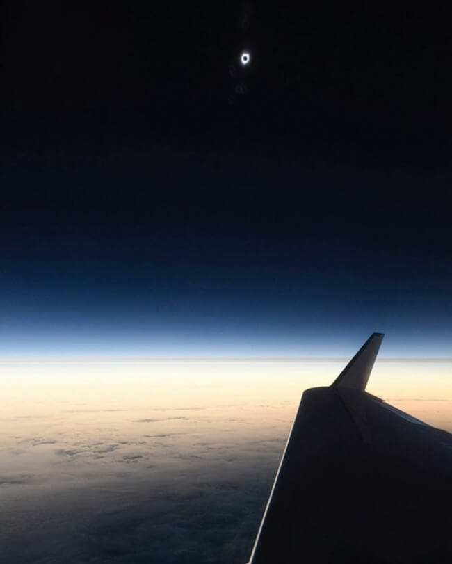 22 Breathtaking Images Of Things You've Never Seen Before   Eclipse From An Airplane