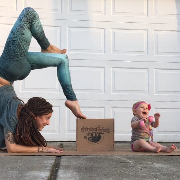 Mind Blowing Pictures Of Woman Who Is Doing Yoga Poses While Breastfeeding Her Baby 44
