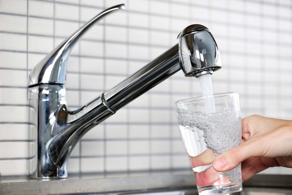 01 How Signs Drinking Too Much Water Elena Elisseeva 1024x683