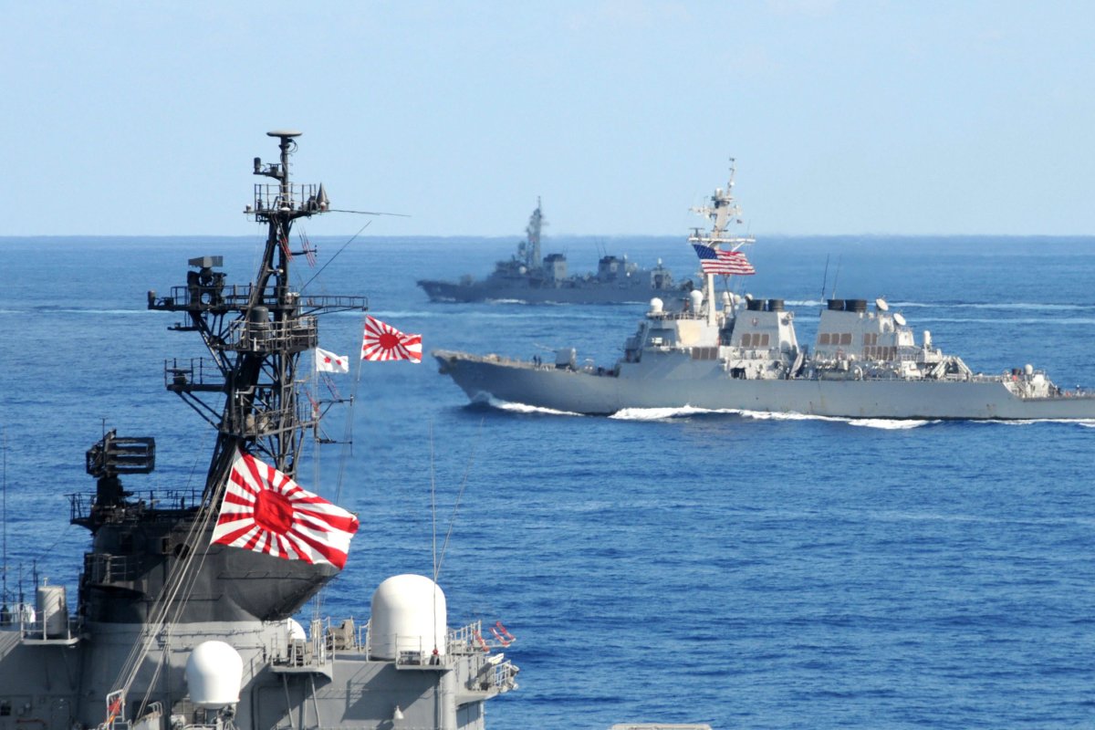 US_Navy_101210 N 7191M 031_U.S._Navy_and_Japan_Maritime_Self Defense_Force_JMSDF_ships_underway_in_formation_as_part_of_a_photo_exercise_on_the_f E1564762995289