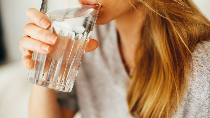 Woman Drinking Water 1458671 1 805x452
