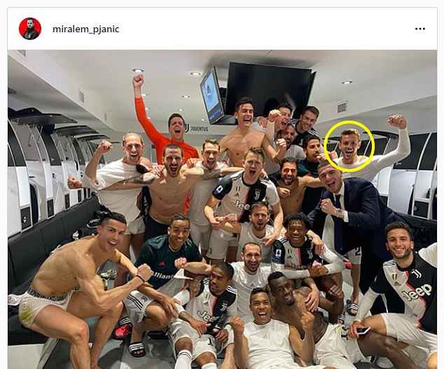 25872816 0 Cristiano_Ronaldo_left_and_Daniel_Rugani_third_up_from_bottom_ri A 8_1584000083669