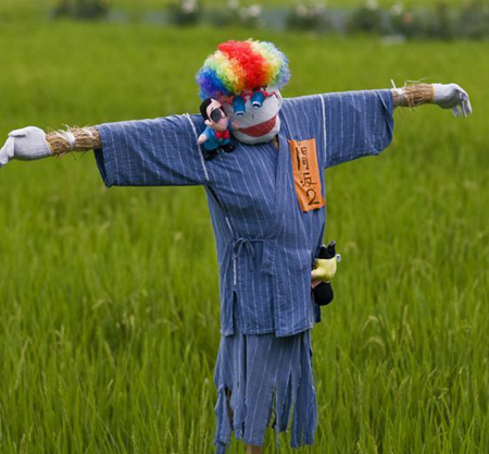 Funny_scarecrows_01