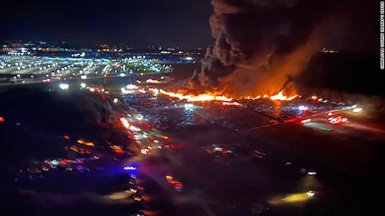 200405151637 02 Southwest Florida International Airport Car Fire Exlarge 169