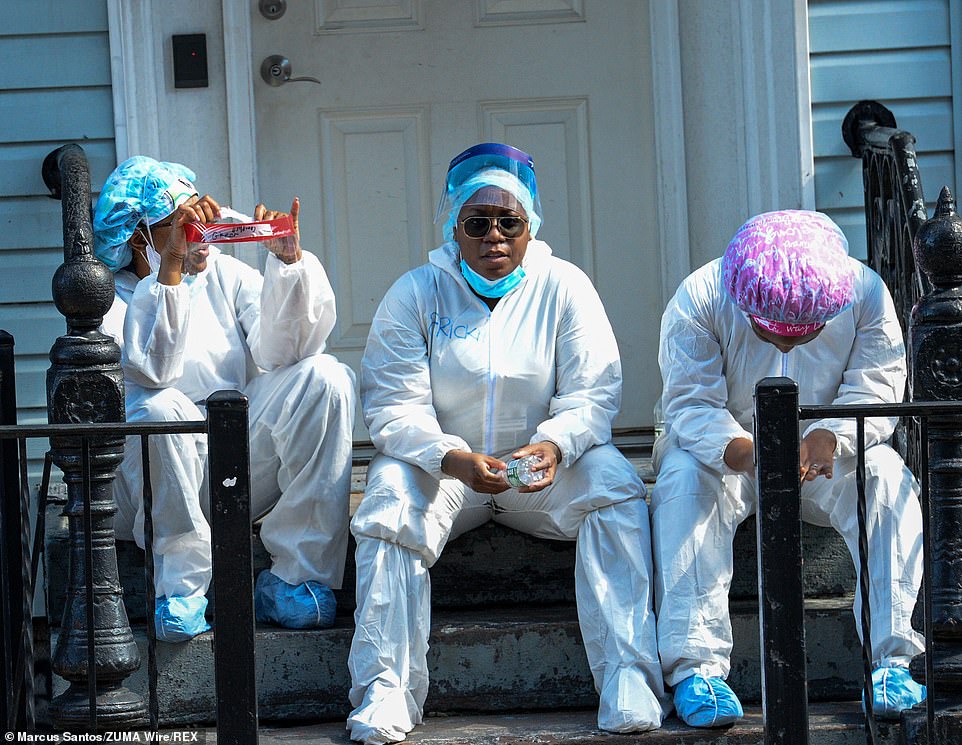 26822914 8188533 Nurses_putting_their_names_on_protective_clothing_to_be_worn_man A 71_1586064947573
