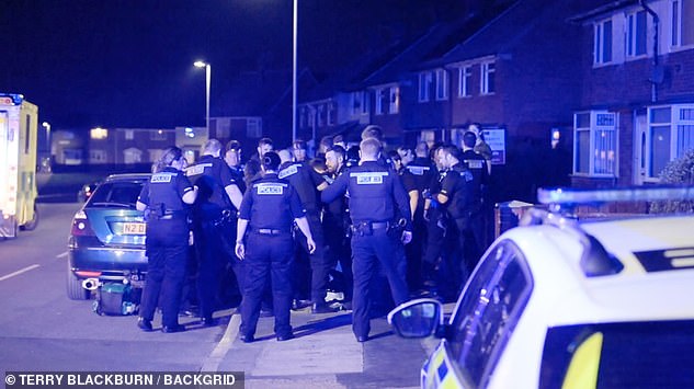 27106696 8212515 Around_two_dozen_officers_were_required_to_attend_along_with_fou A 5_1586717289010