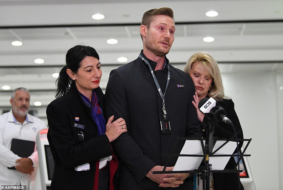 27409088 8238825 Virgin_Australia_employee_Tony_Smith_centre_speaks_to_reporters_ A 46_1587424665303