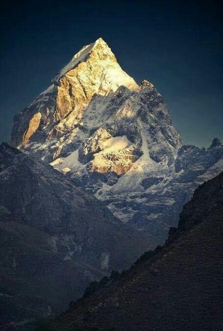 Drone Discovers Stunning Glacier Scene Hidden In The Himalayas2 439x650
