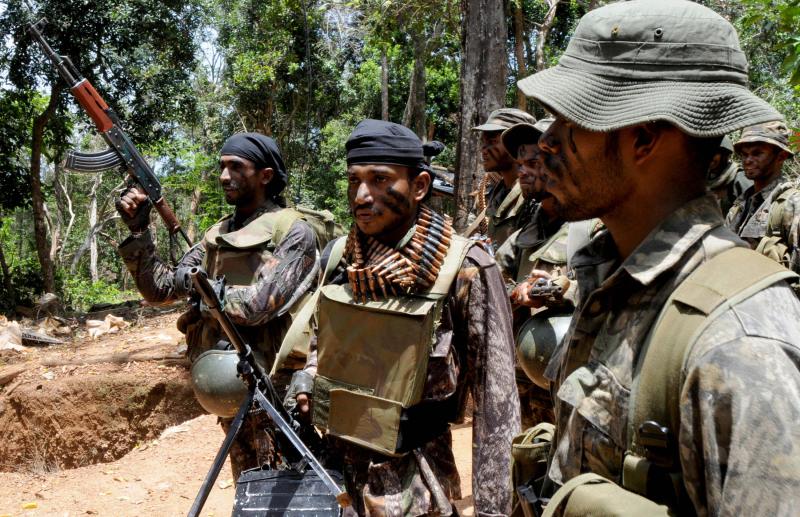Sri Lanka Army Soldiers Take Up Position