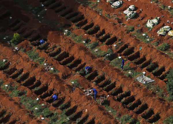 Brazil Mass Grave Coronavirus Covid Corona 1
