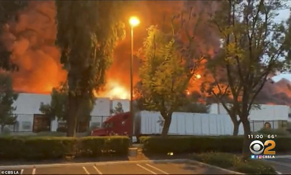 29279522 8393533 Video_from_the_scene_showed_huge_flames_and_plumes_of_black_smok A 24_1591399361510