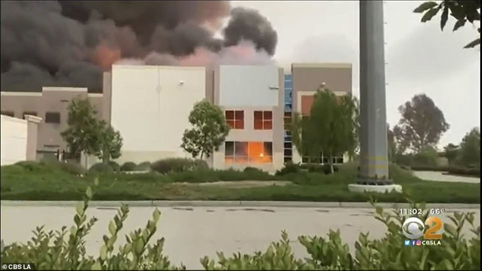 29279536 8393533 Some_employees_and_others_who_work_in_the_area_were_standing_out A 33_1591399361681