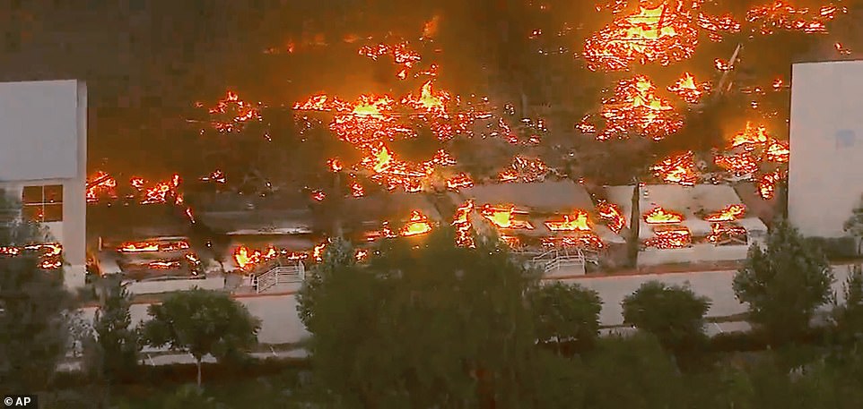 29279562 8393533 There_were_about_40_employees_inside_when_the_fire_broke_out_but A 28_1591399361596