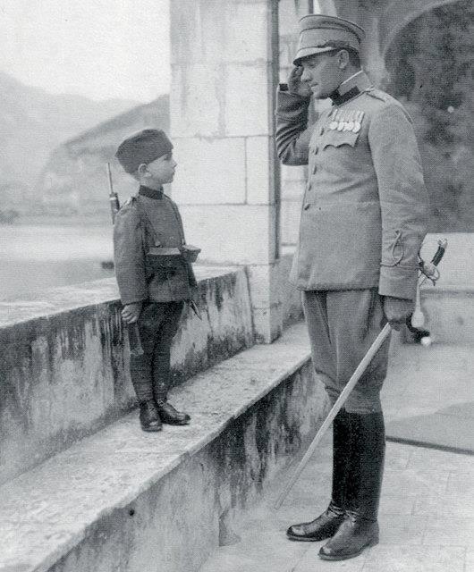 Momcilo_Gavric_and_Serbian_soldier