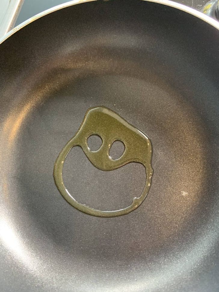 The Oil In My Pan Made A Smiley Face