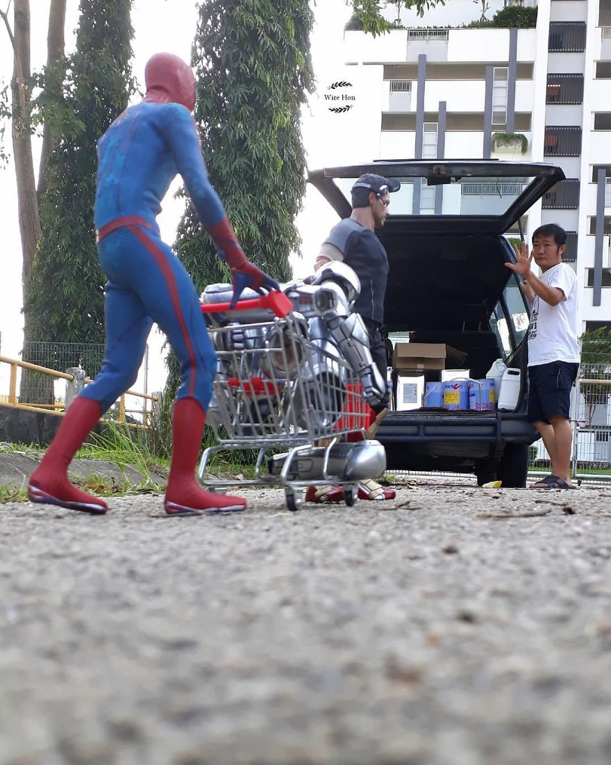 With Just One Smartphone Man Makes Incredible Pictures Of Him With Toy Superheroes Using Perspective 5b874fa32febd__880