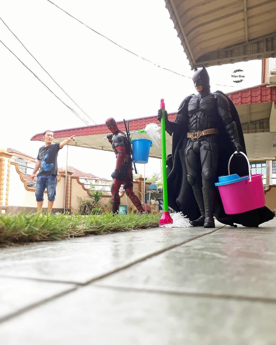 With Just One Smartphone Man Makes Incredible Pictures Of Him With Toy Superheroes Using Perspective 5b874faaa452f__880