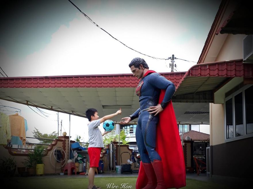 With Just One Smartphone Man Makes Incredible Pictures Of Him With Toy Superheroes Using Perspective 5b87a820daa41__880