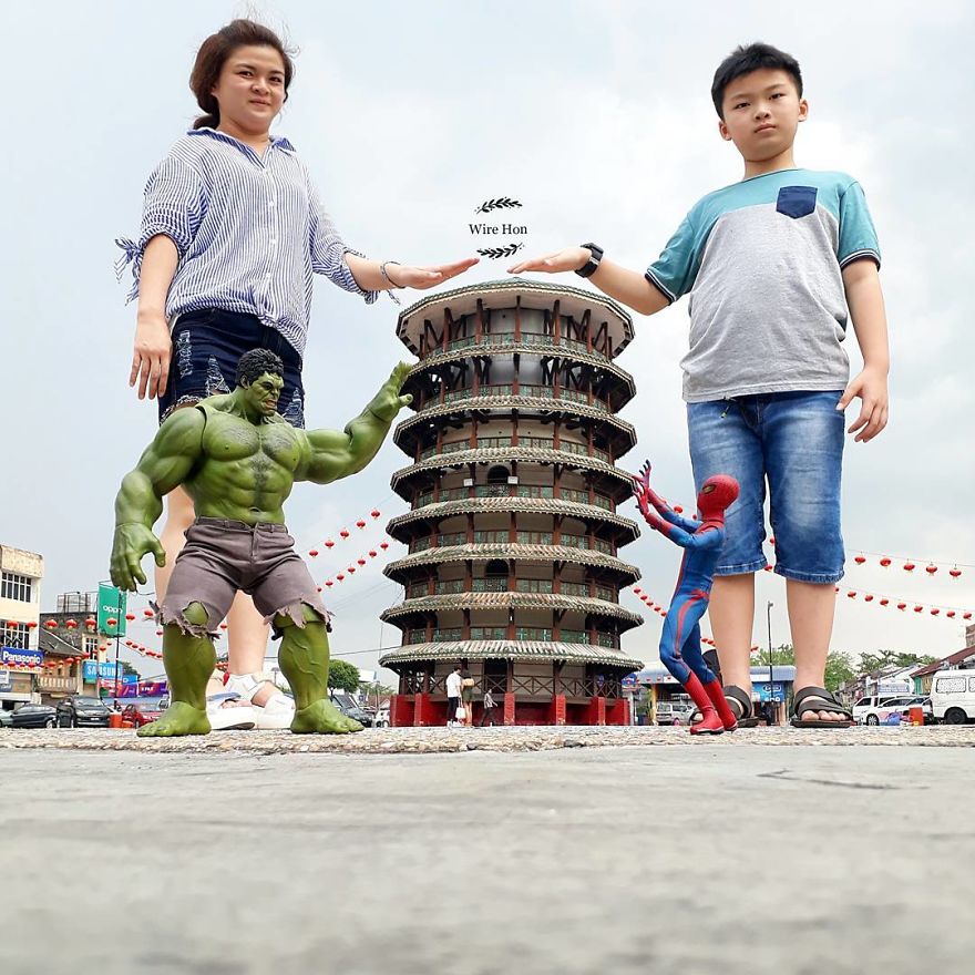 With Just One Smartphone Man Makes Incredible Pictures Of Him With Toy Superheroes Using Perspective 5b87a8264c1b3__880