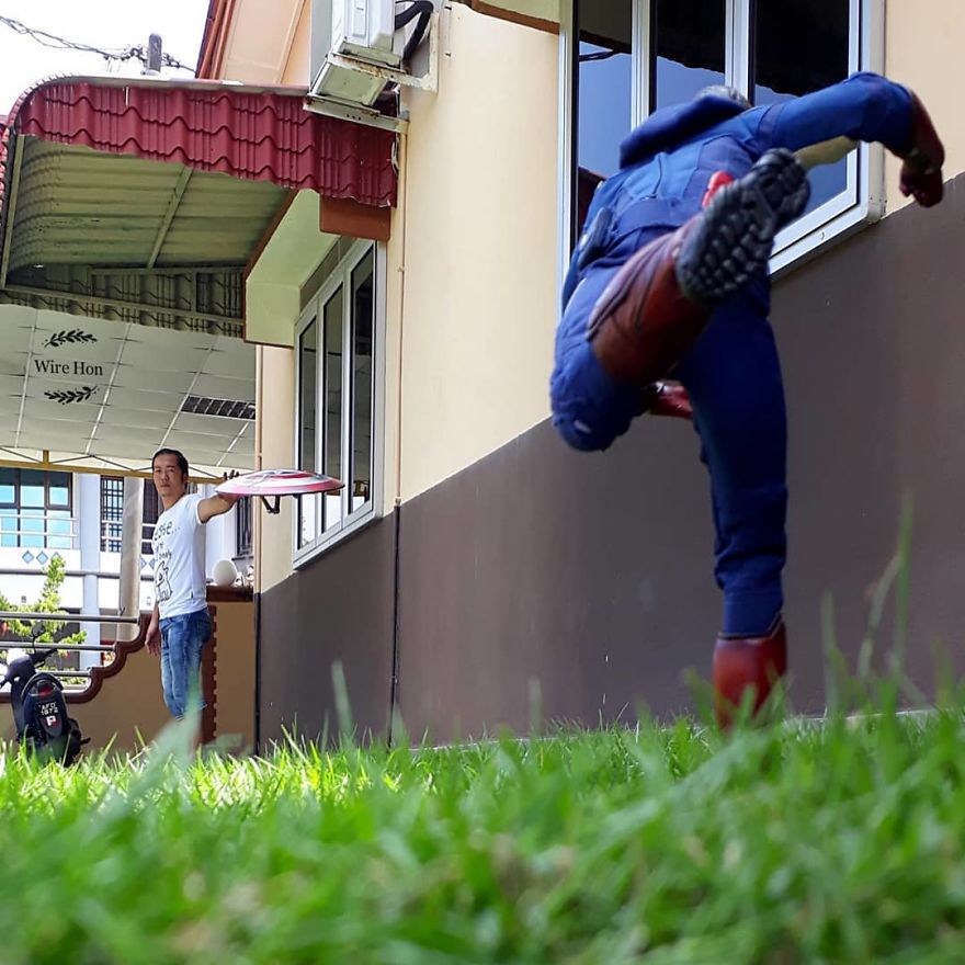 With Just One Smartphone Man Makes Incredible Pictures Of Him With Toy Superheroes Using Perspective 5b87a82d88c42__880