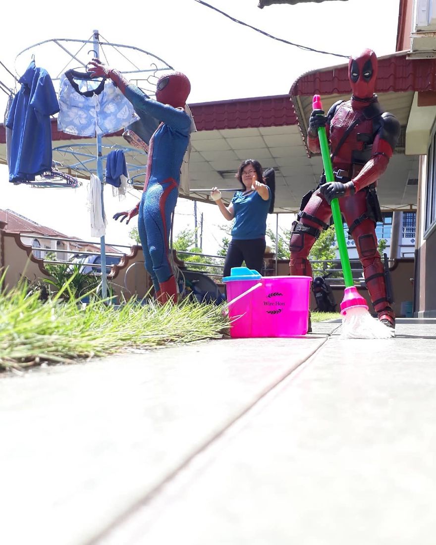 With Just One Smartphone Man Makes Incredible Pictures Of Him With Toy Superheroes Using Perspective 5b87a83bc245e__880