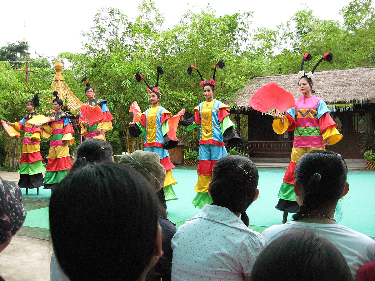 1200px ការ_សំដែង_របាំ_ក្នុង_ភូមិវប្បធម៌កម្ពុជា
