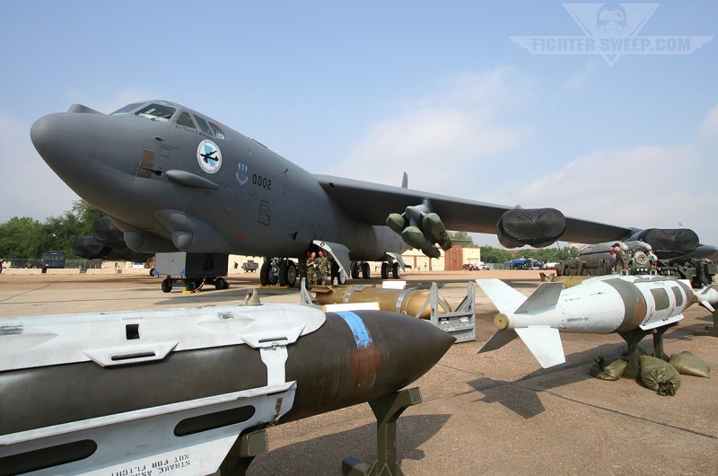 0002_B52_BAD_APR07_JDAM1FS