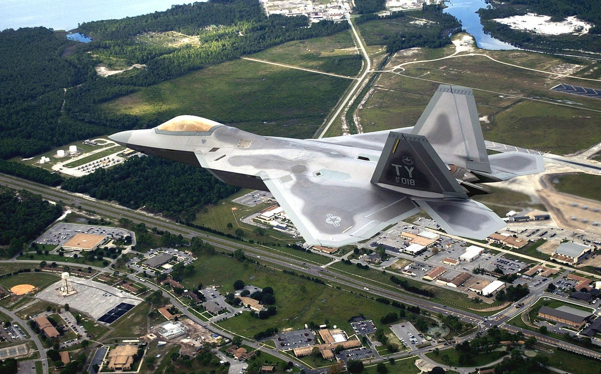 1200px F 22_Raptor_over_home_base_ _030929 F 0000J 003