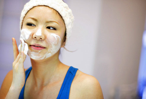 Age_rf_photo_of_girl_washing_face_with_foaming_cleanser