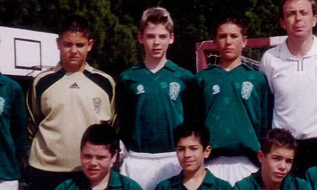 1414671169209_wps_63_De_Gea_Collects_sent_to_p