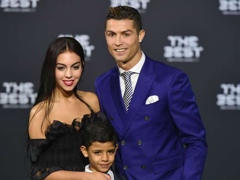 Cristiano Ronaldo Georgina Rodriguez 09012017_19hzeaobryopp15bgt5nyxp1z6
