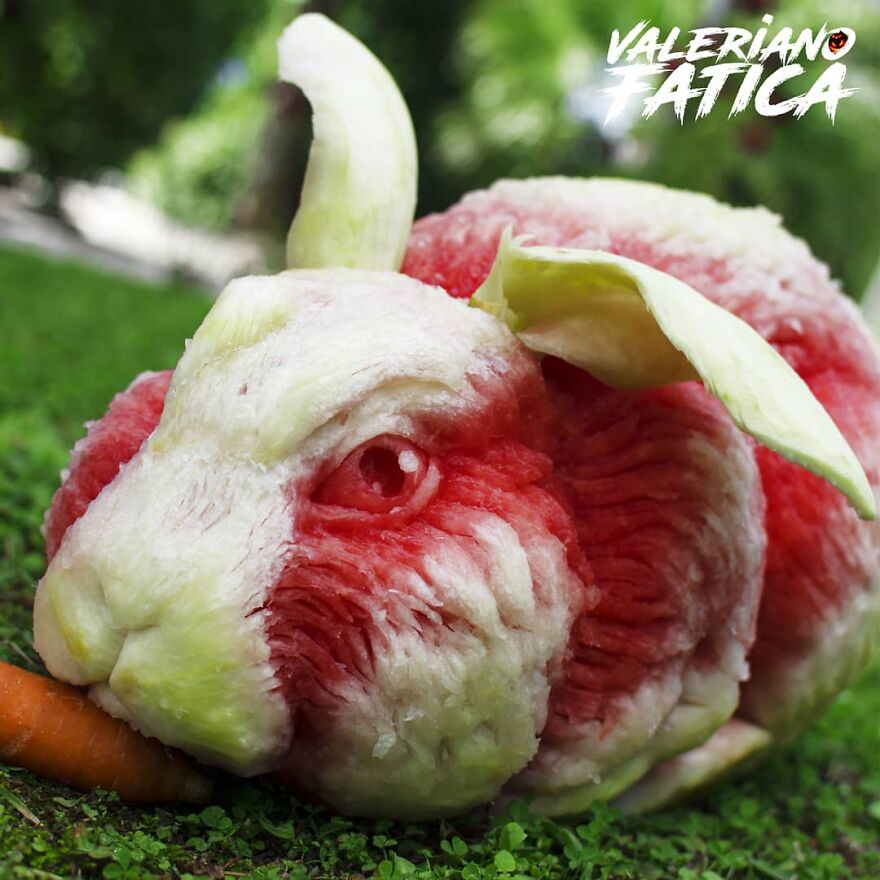 Artist Uses Fruits And Vegetables To Create Amazing Sculptures 602f72d4dec66__880