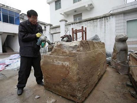 Workers Discover Tomb Ming Dynasty
