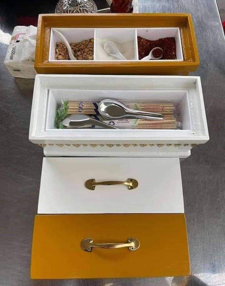 ៣