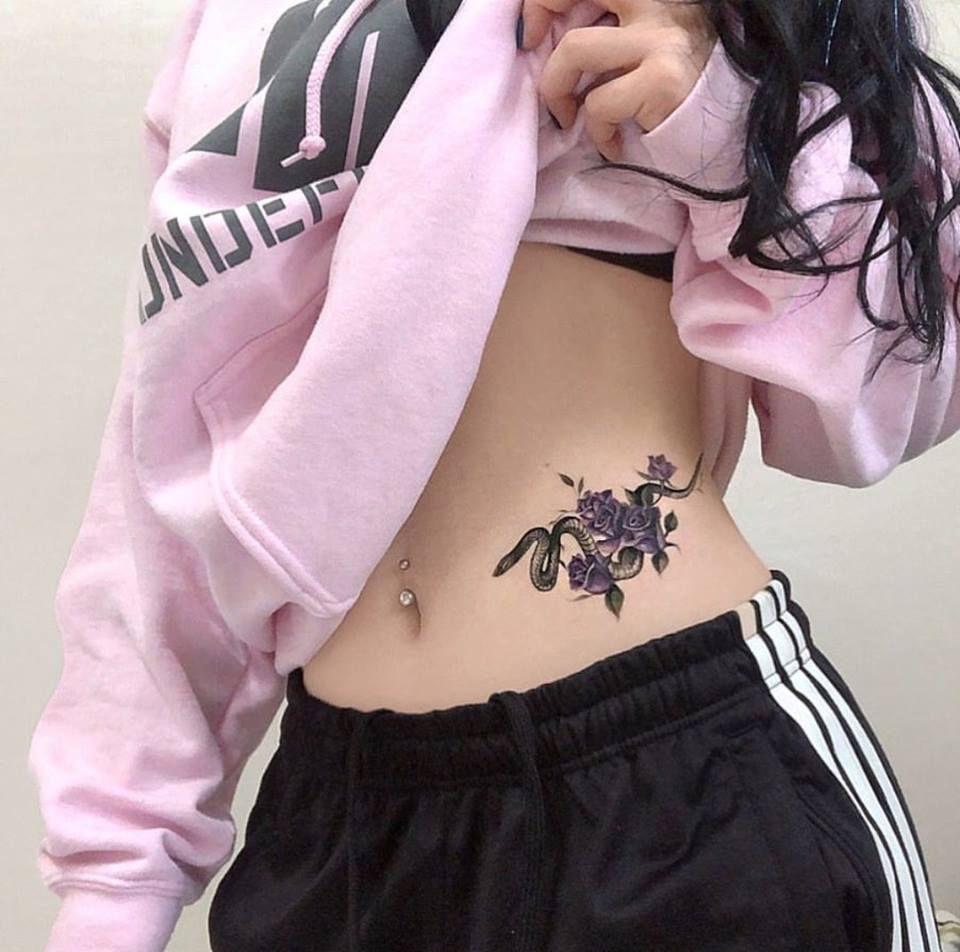 ២៨
