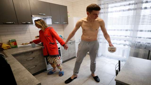963764 Ukraine Chained Couple