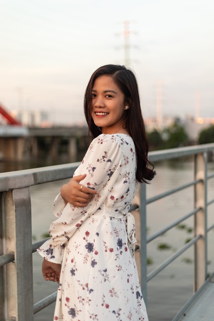 Smiling Black Haired Vietnamese Girl Standing Bridge_181624 34485