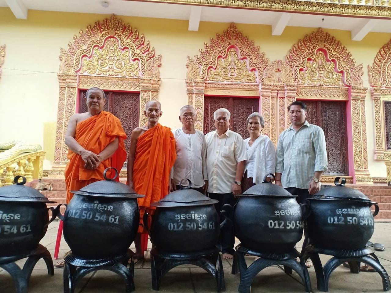 បរិច្ចាកធុងបរិស្ថានជូនវត្តអារ៉ាម