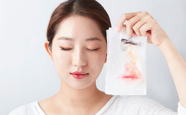 Tẩy Trang Giúp Loại Bỏ Lớp Dầu Thừa, Lớp Trang điểm