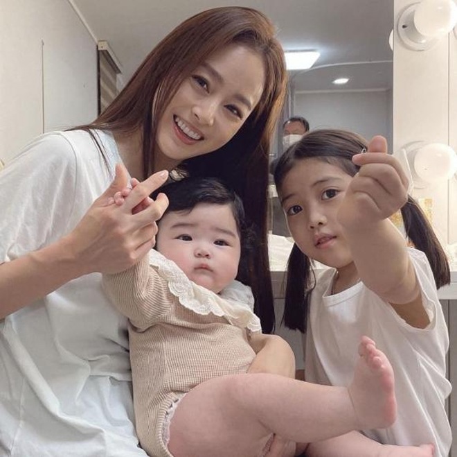 Ngoi Sao 247 Sau Nhieu Nam Giau Kin Kim Tae Hee Da Chiu Khoe 2 Co Con Gai 2 1622598688 837 Width660height659