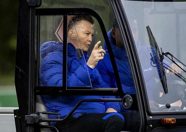 Netherlands Manager Louis Van Gaal 70 Coaches His Players While