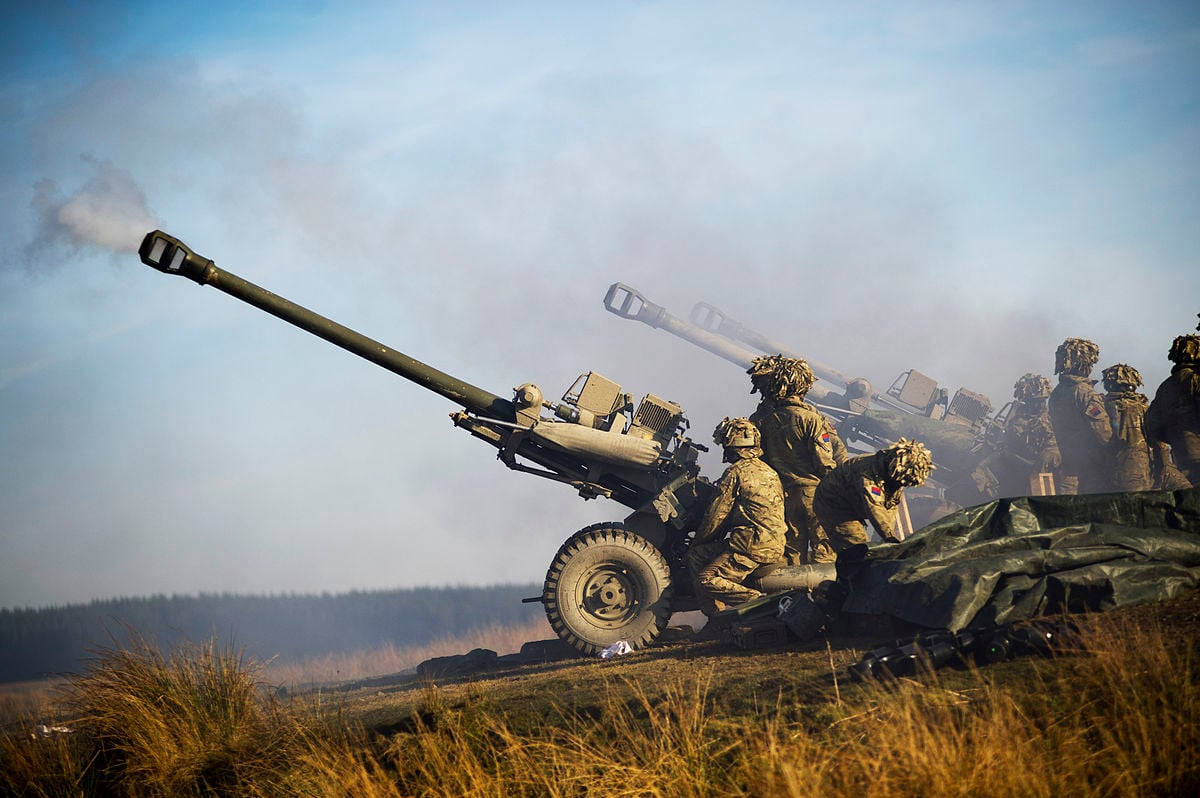 1200px Royal_Artillery_Firing_105mm_Light_Guns_MOD_45155621