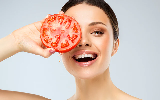 Applying Tomato On Face_1024x400